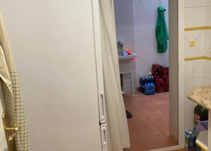 Holidays * 埃斯特波纳