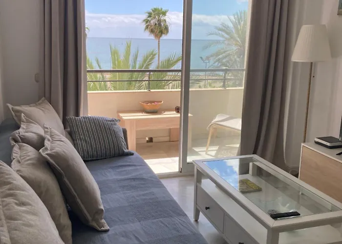 Holidays * 埃斯特波纳